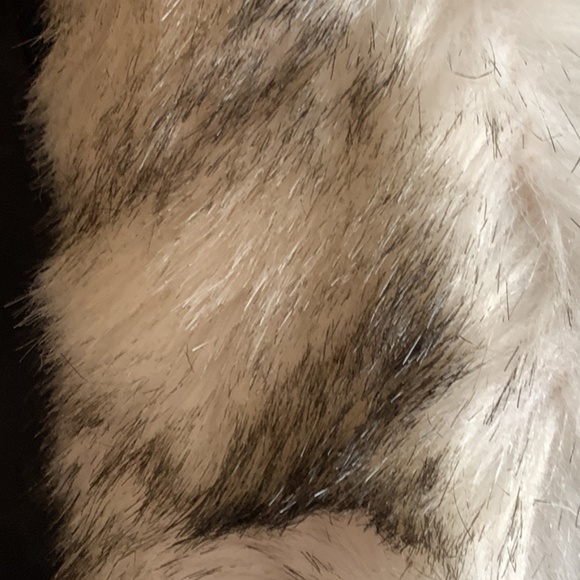 Beautiful Faux Fur coat-Size L or XL - Picture 8 of 8